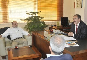Kürkçü, Akdeniz Belediye Başkanı M. Fazıl Türk’ü ziyaret etti