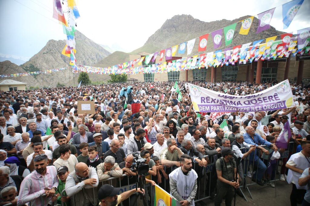 Kayyımları defetmek siyasetle mümkün